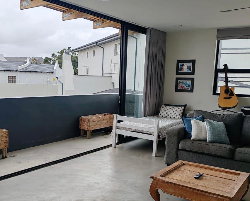 To Let 7 Bedroom Property for Rent in Wavecrest Eastern Cape